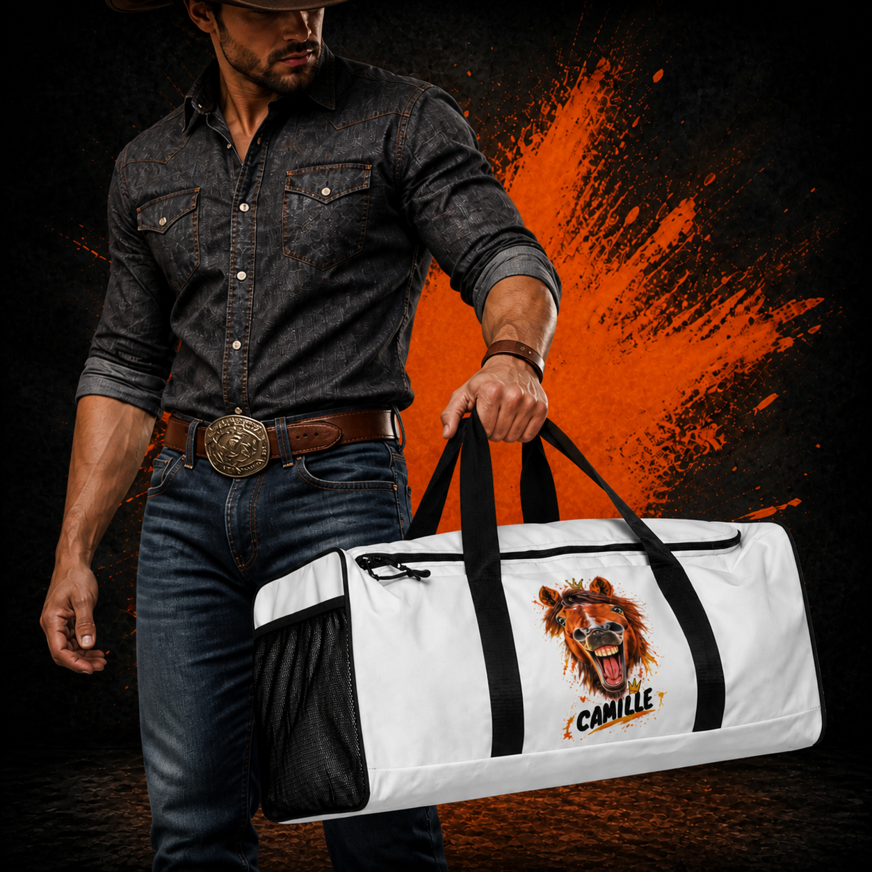 Cow-boy présentant le sac de sport personnalisable Le Cheval Qui Crie